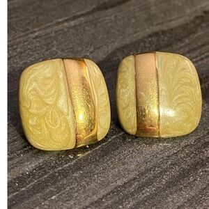 Sarah Coventry Gold Tone and Cream Swirl Enamel Earrings Pierced Vintage Jewelry